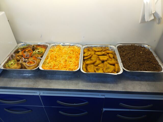 Riz djon djon
Banane pesé
pikliz
Poulet.