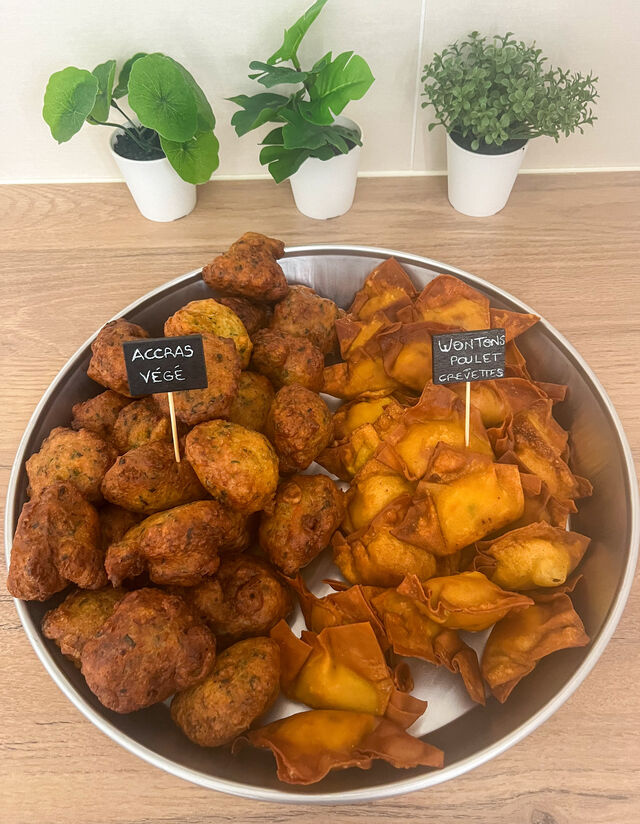 Plateau accras végétariens / Wontons poulet-crevette