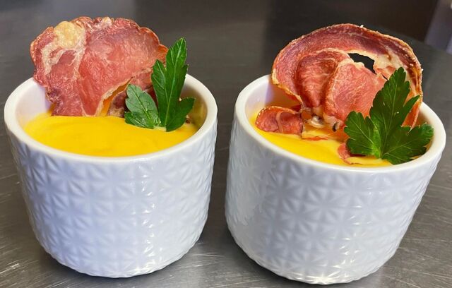 Velouté de butternut et sa chips de chorizo - St Valentin 2023