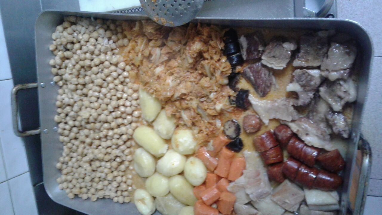 Cocido madrileño!! Todos los Miercoles no festivos. De Lunes a Viernes no festivos menu casero a 9,00€