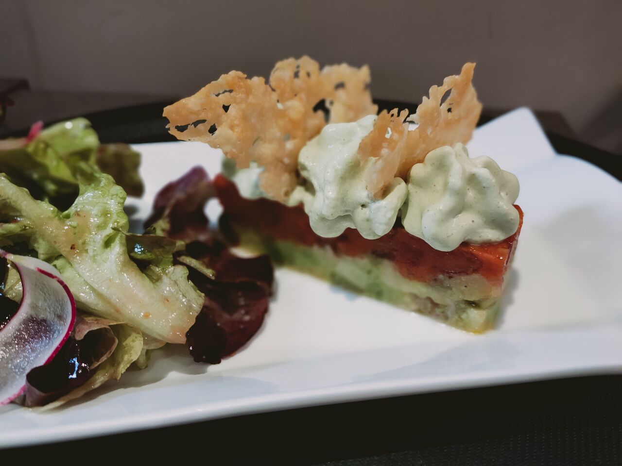 mille feuille tomate avocat émulsion basilic