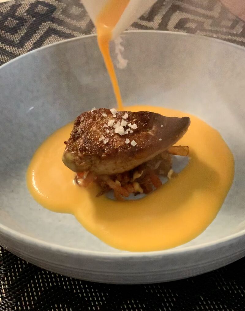Le Velouté de Potiron, Foie Gras Poêlé, Lonzu, Châtaignes et Noisettes Croquantes