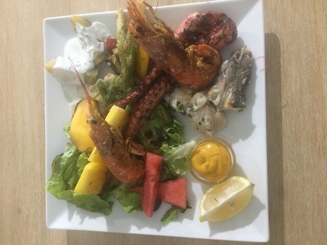 Assiette du patron
Gambas, poulpe et lotte accompagnée de légumes