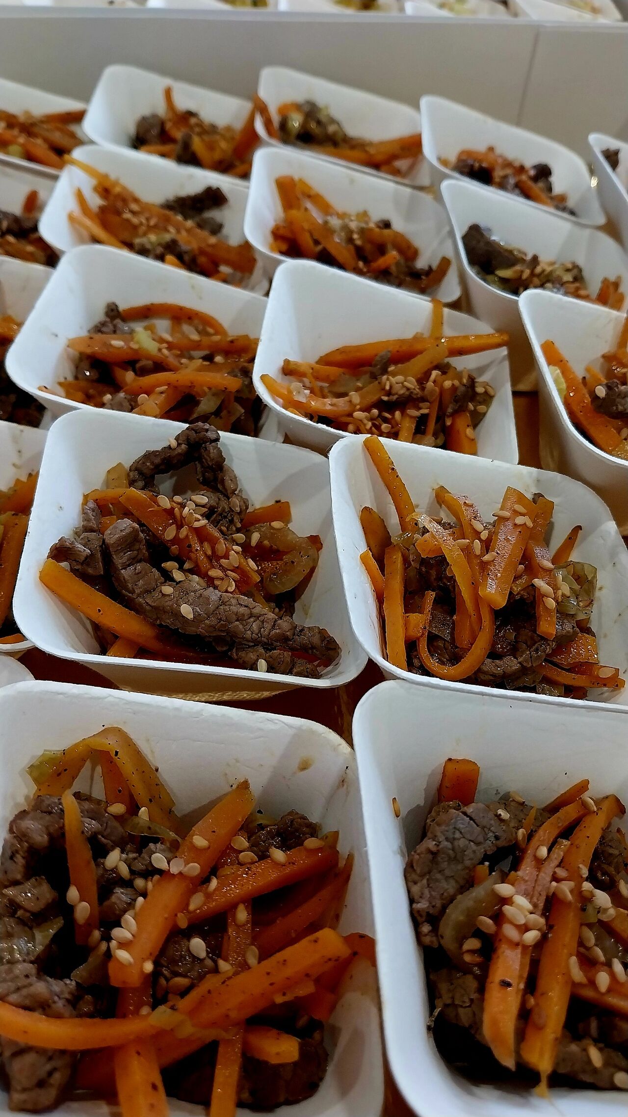 Verrine wok de boeuf, légumes croquants, sésame