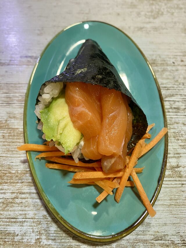 Temaki de salmón 
