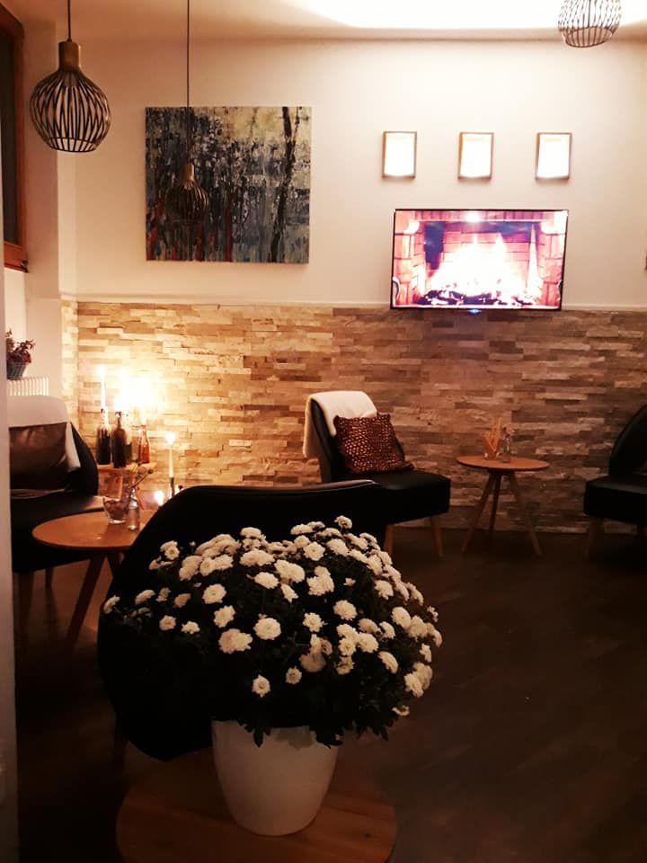 unser Lounge-Bereich im Winter - wir haben schonmal das Feuer angezündet :-)