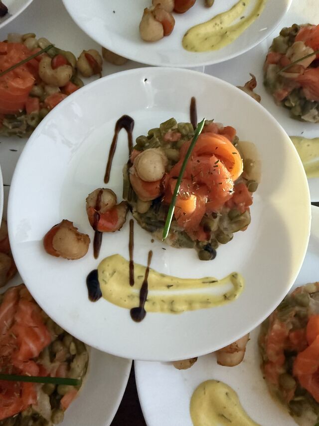 Chiffonade de Saumon frais sur sa macédoine maison, Sauce mix mayo / béarnaise ❤️