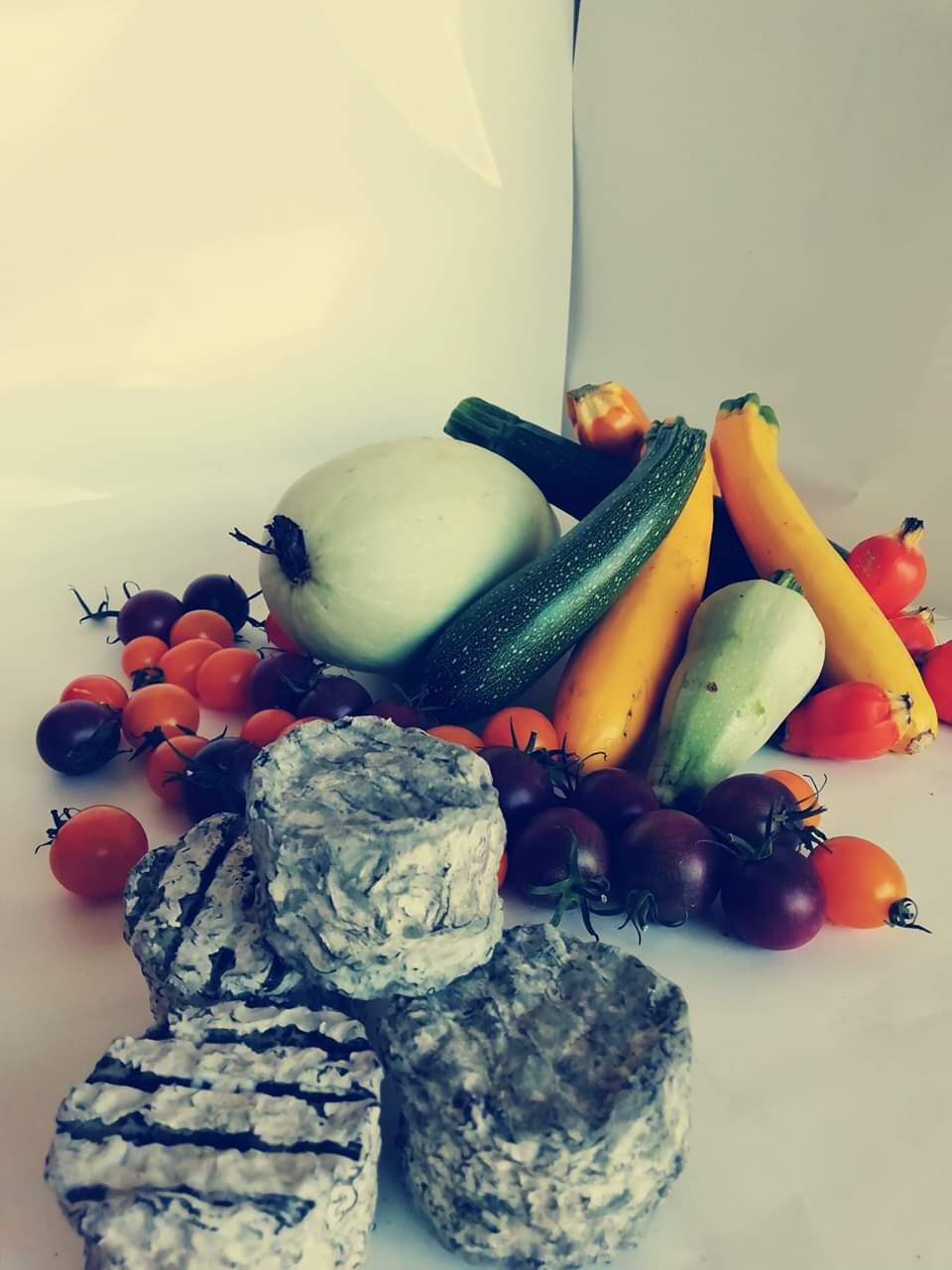 Chèvres de la ferme de l 'Auxances, courgettes et tomates du potager de Sigon, circuit court: moins de 500 mètres.