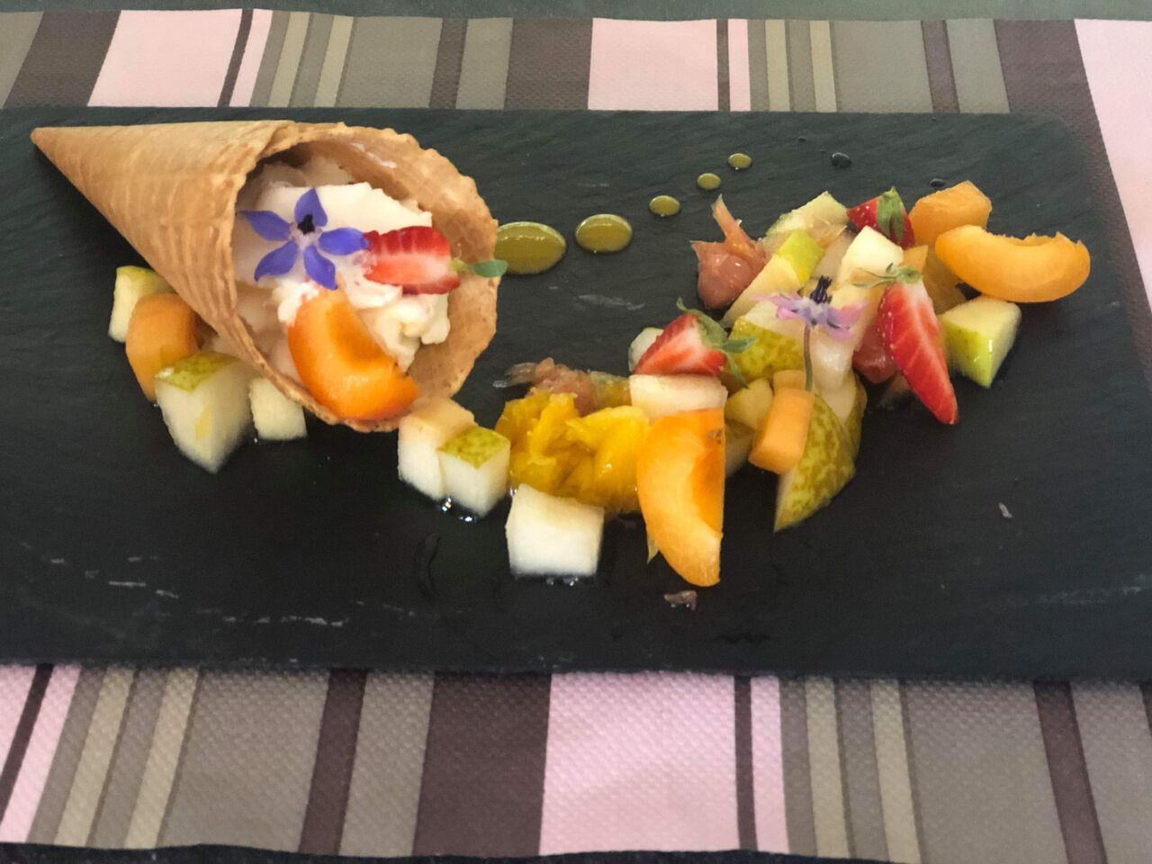 La Corne d'Abondance , Cascade de Fruits Frais de Saison