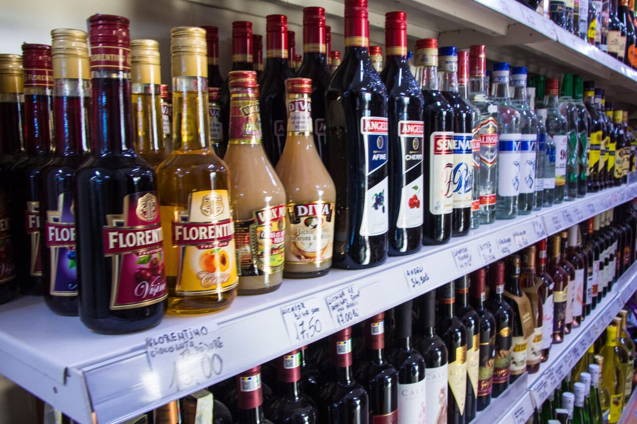 Raft bauturi alcolice.