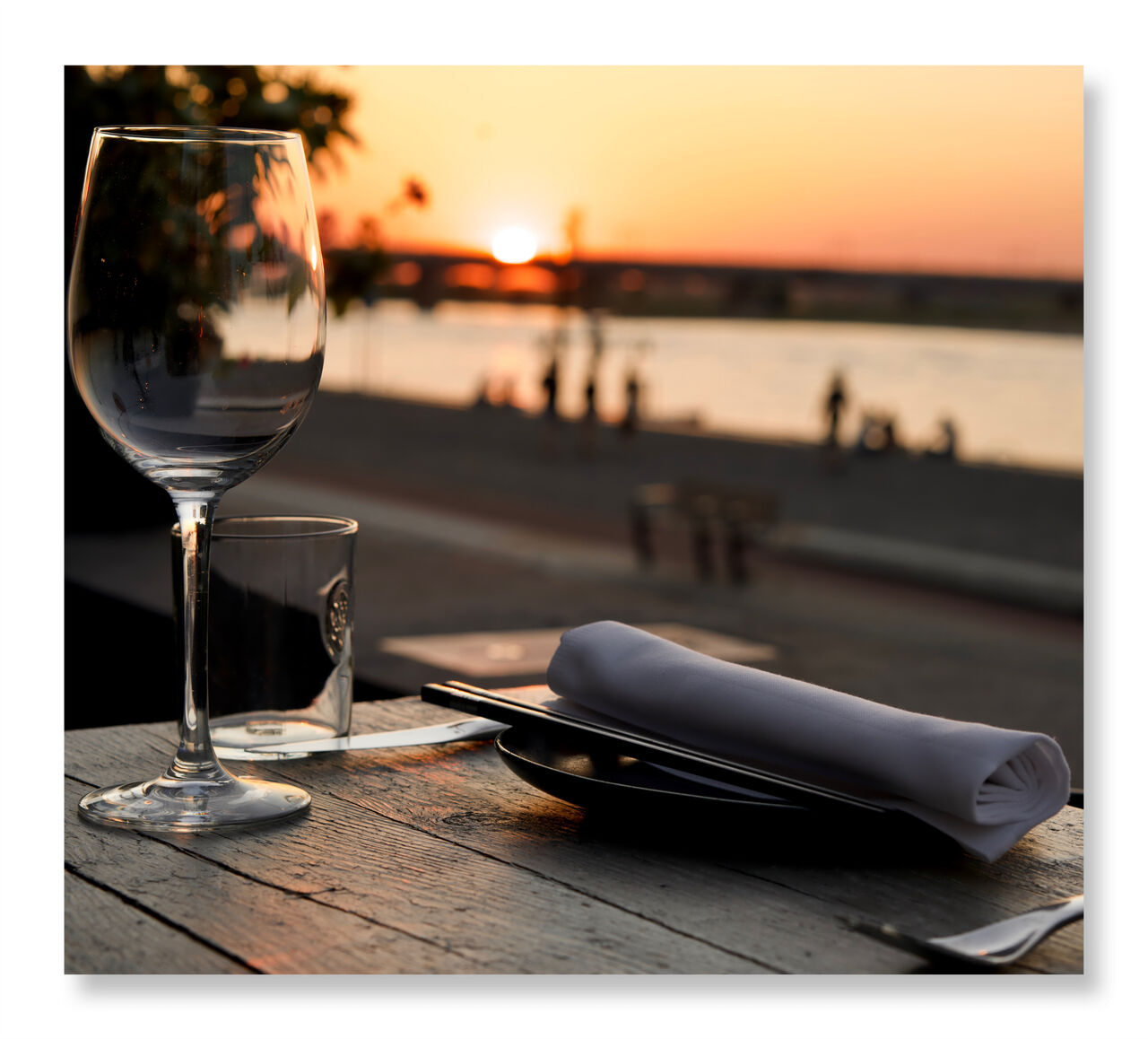 Dineren bij zonsondergang 