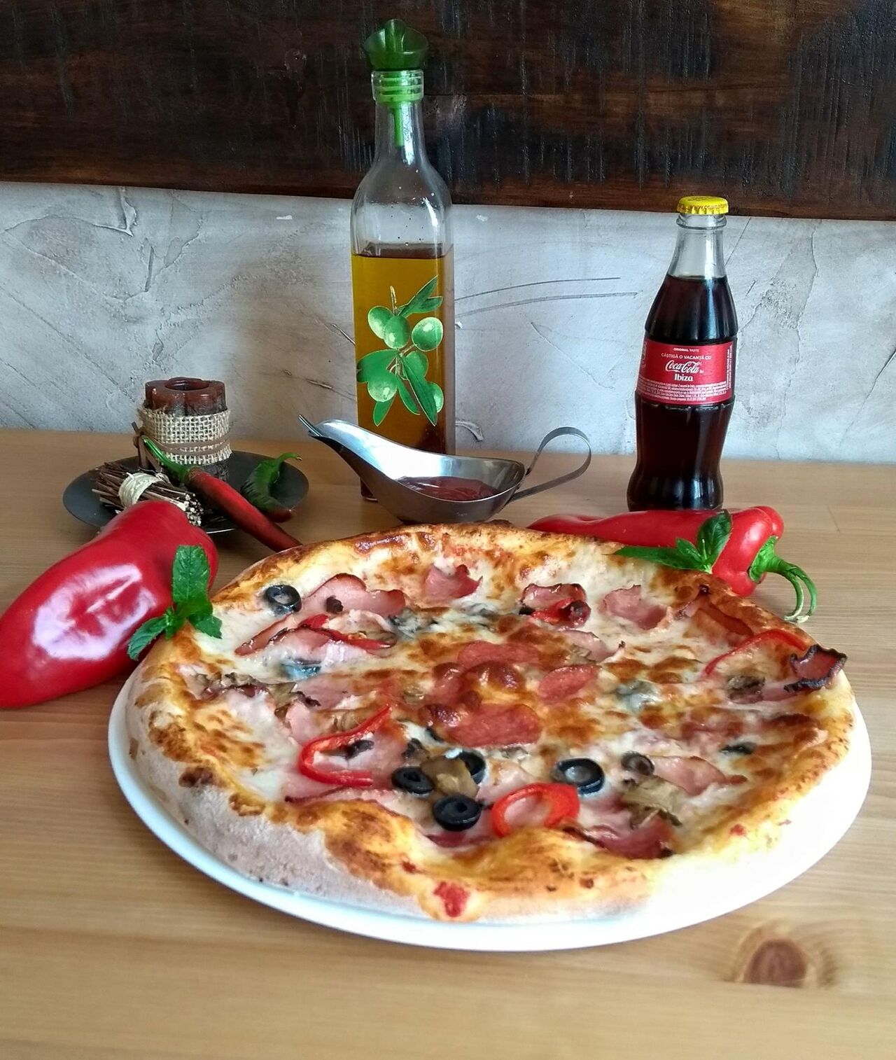 Gustă din toate – Pizza, Hamburgeri și Meniuri Delicioase! 🍕🍔🍖
