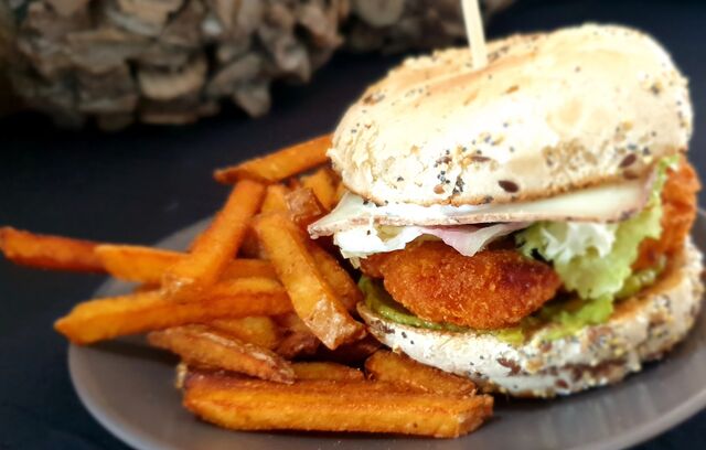 Burger Poulet croustillant, Fromage de Brebis, Guacamole