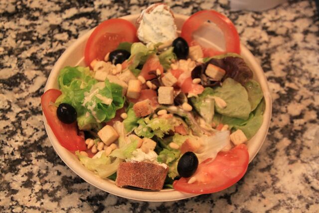 Nous réalisons aussi des salades composées des gratinées de ravioles, tartiflettes et autres.