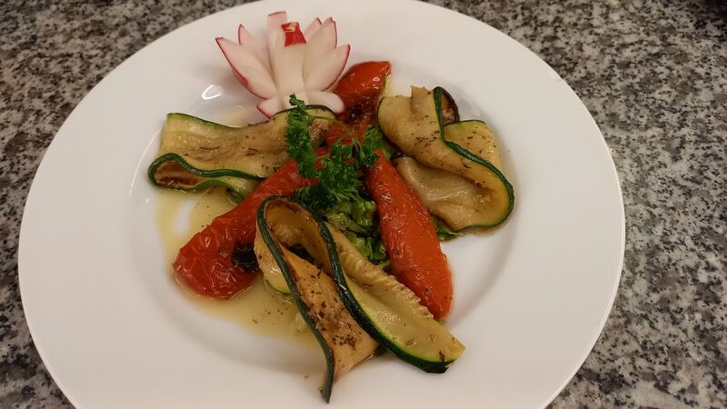 Courgettes et poivrons marinés à l'ail