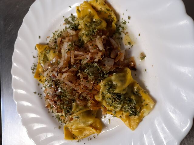 Maultaschen mit gerösteten Zwiebeln