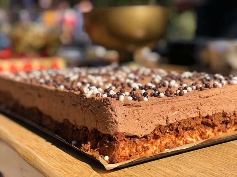 nous serons ravi de répondre a vos demande de gâteau d'anniversaire personnalisé.