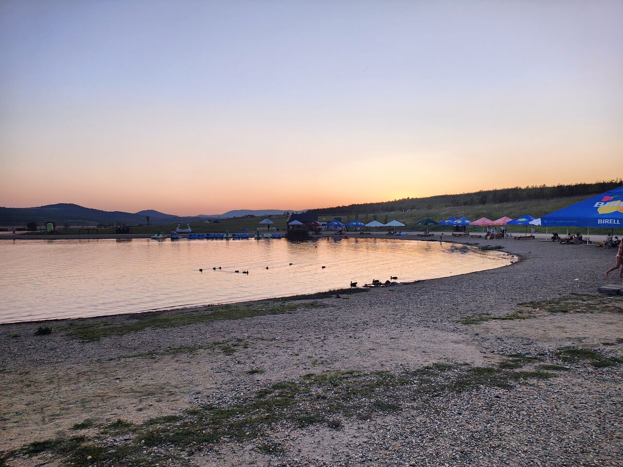 Zda jsi nikdy nebyl u jezera Milada, tak určitě stojí za návštěvu