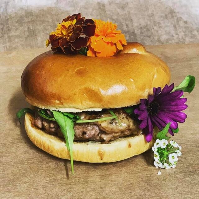 Burger des fêtes au foie gras confit d'oignon