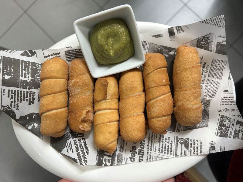 Tequeños con Guasacaca