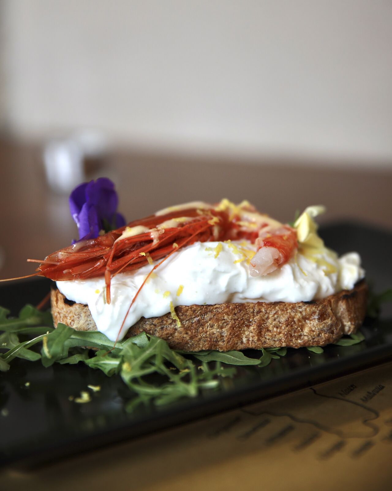 -- BRUSCHETTA DI GAMBERO ROSSO --