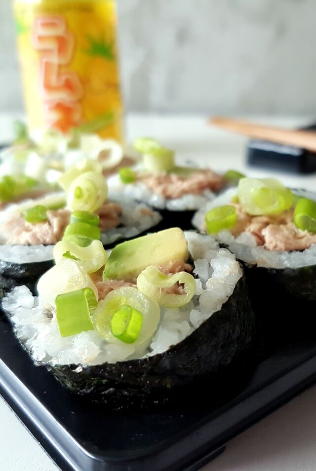 CLASSIC TUNA
(thon cuit - mayo - avocat - oignons verts)