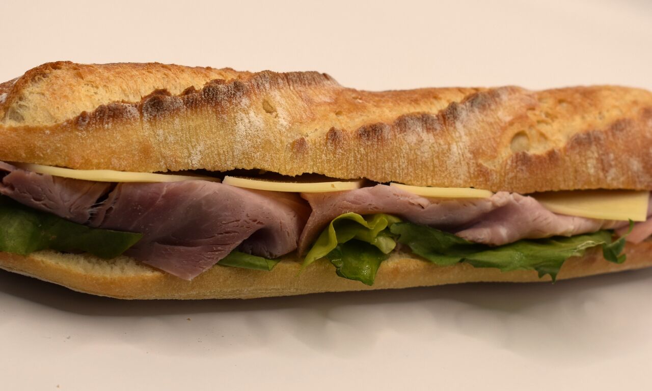 Jambon blanc, beurre, emmental, salade 