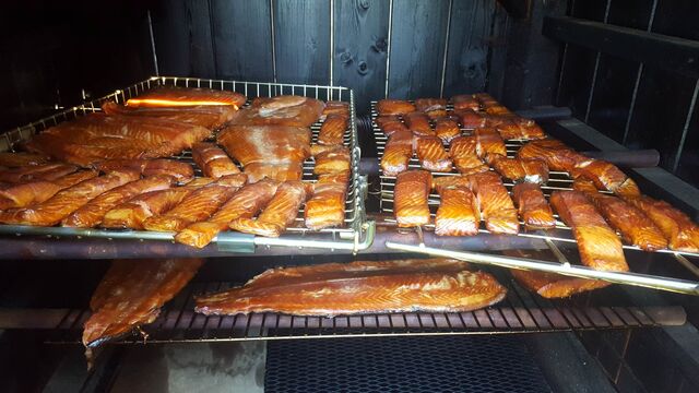 Údené lososy z našej údiarne na náš Tatarák z údeného lososa