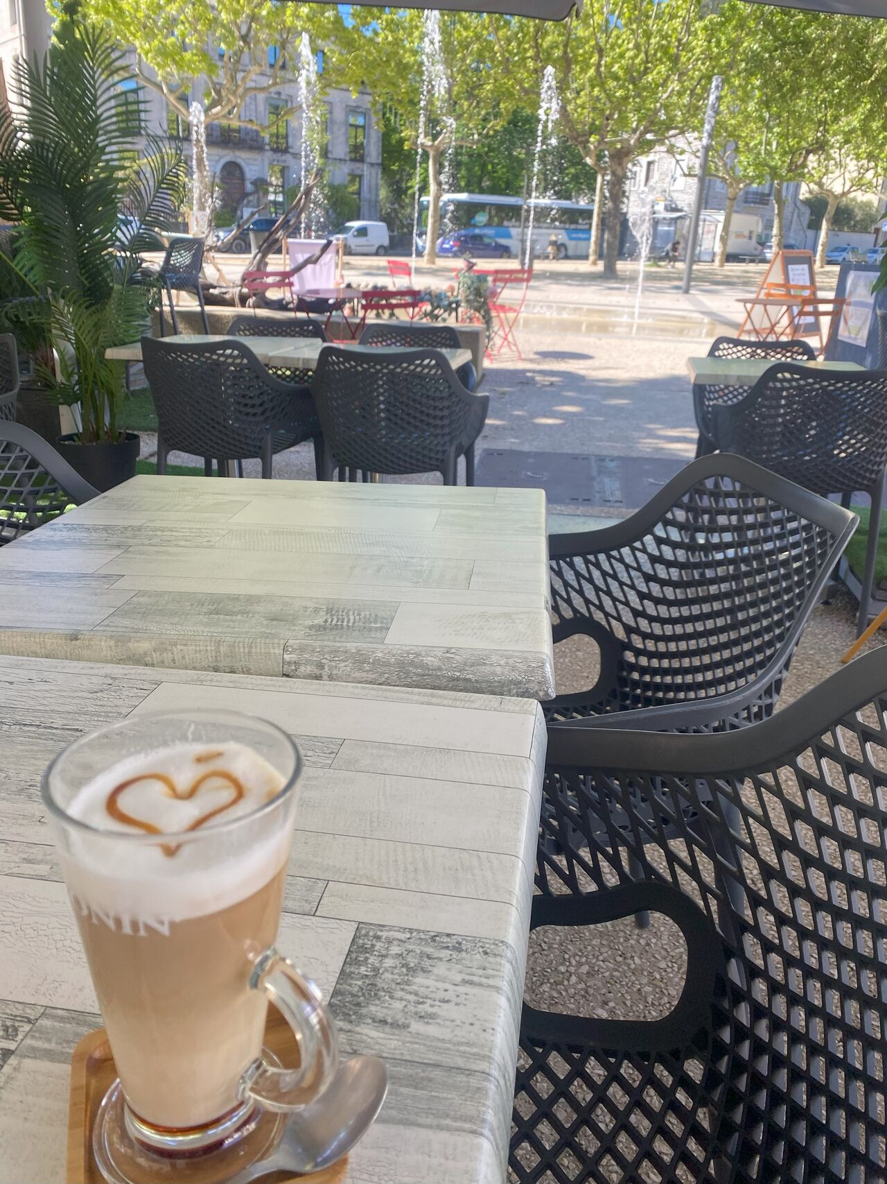 Latte Macchiato en Terrasse