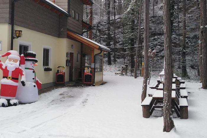 Eisenstein Haus Brunn An Der Schneebergbahn Restoran Ryadom So