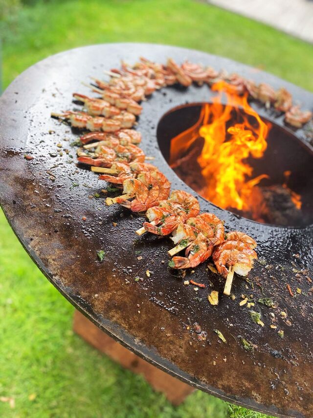 Brochettes de scampis marinées à l'ail et aux herbes