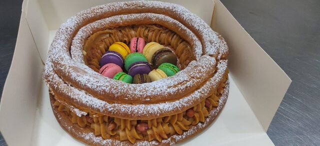 paris brest con nuestros macarons caseros para 10pax.
35€