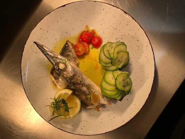 ?Our new specialty !! The dish is made to order. Daily catch of fish, cooked in a special way, in their own juices 