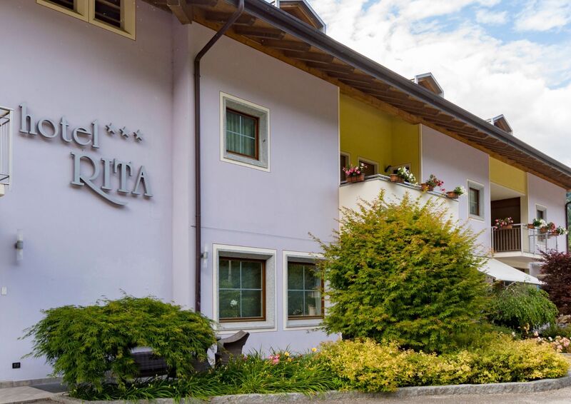 Hotel Da Rita. Il giardino e gli esterni
