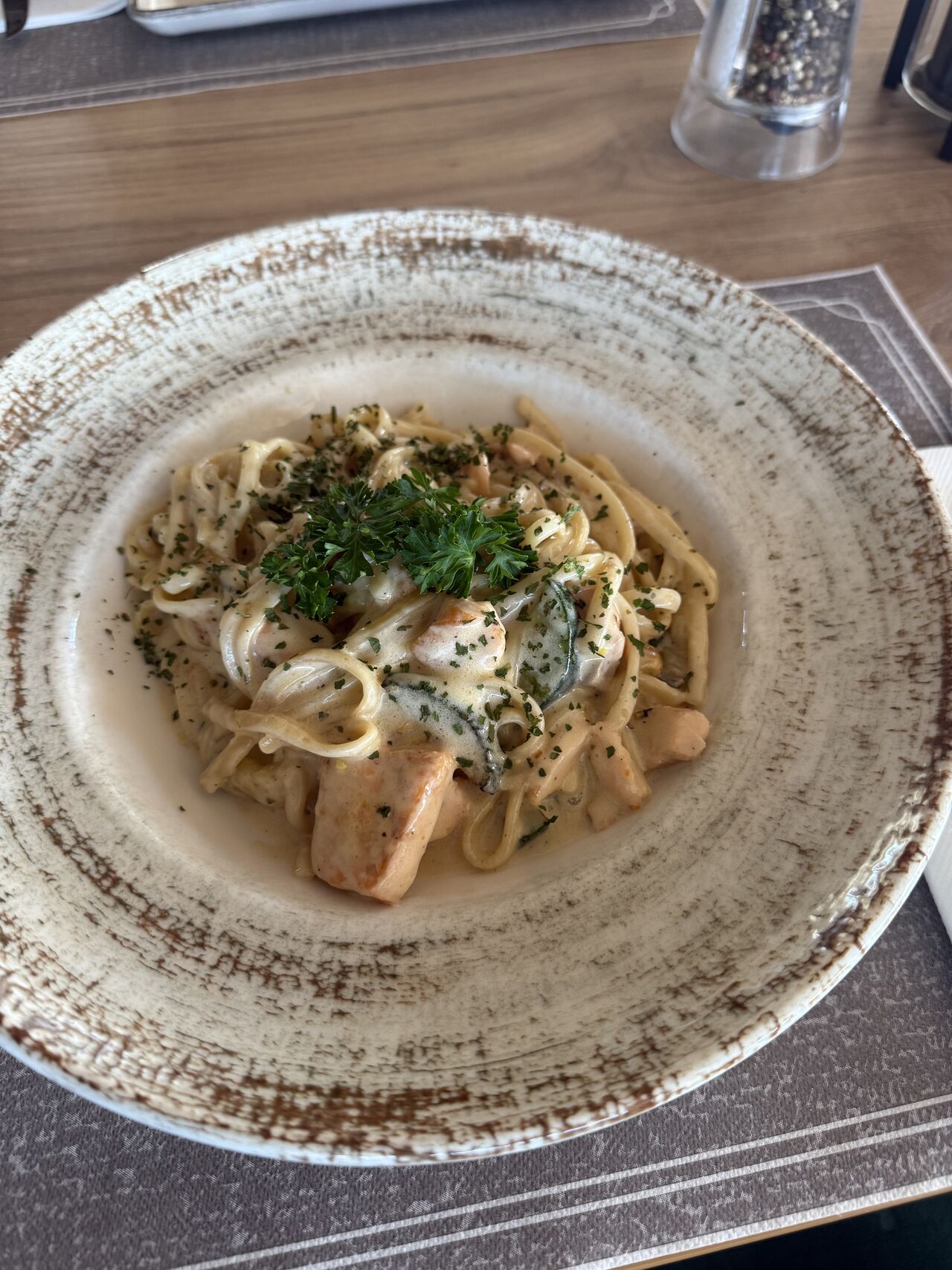 Pasta al Salmone (mit Lachsfiletstreifen)