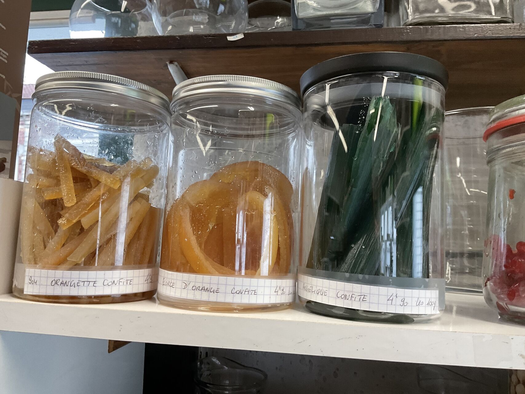 LES FRUITS CONFITS ENTIERS OU EN TRANCHE