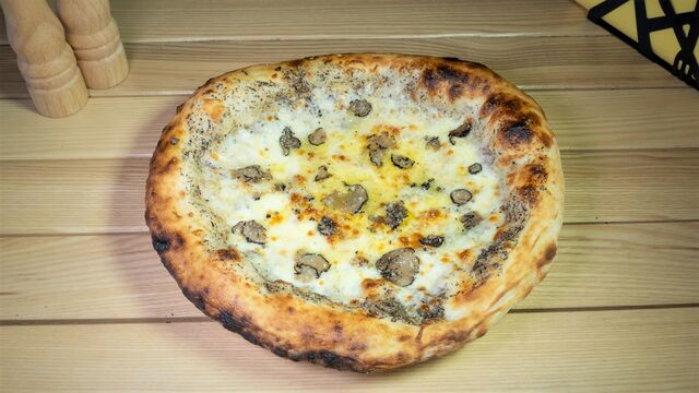 Pizza Formaggi con Tartufo