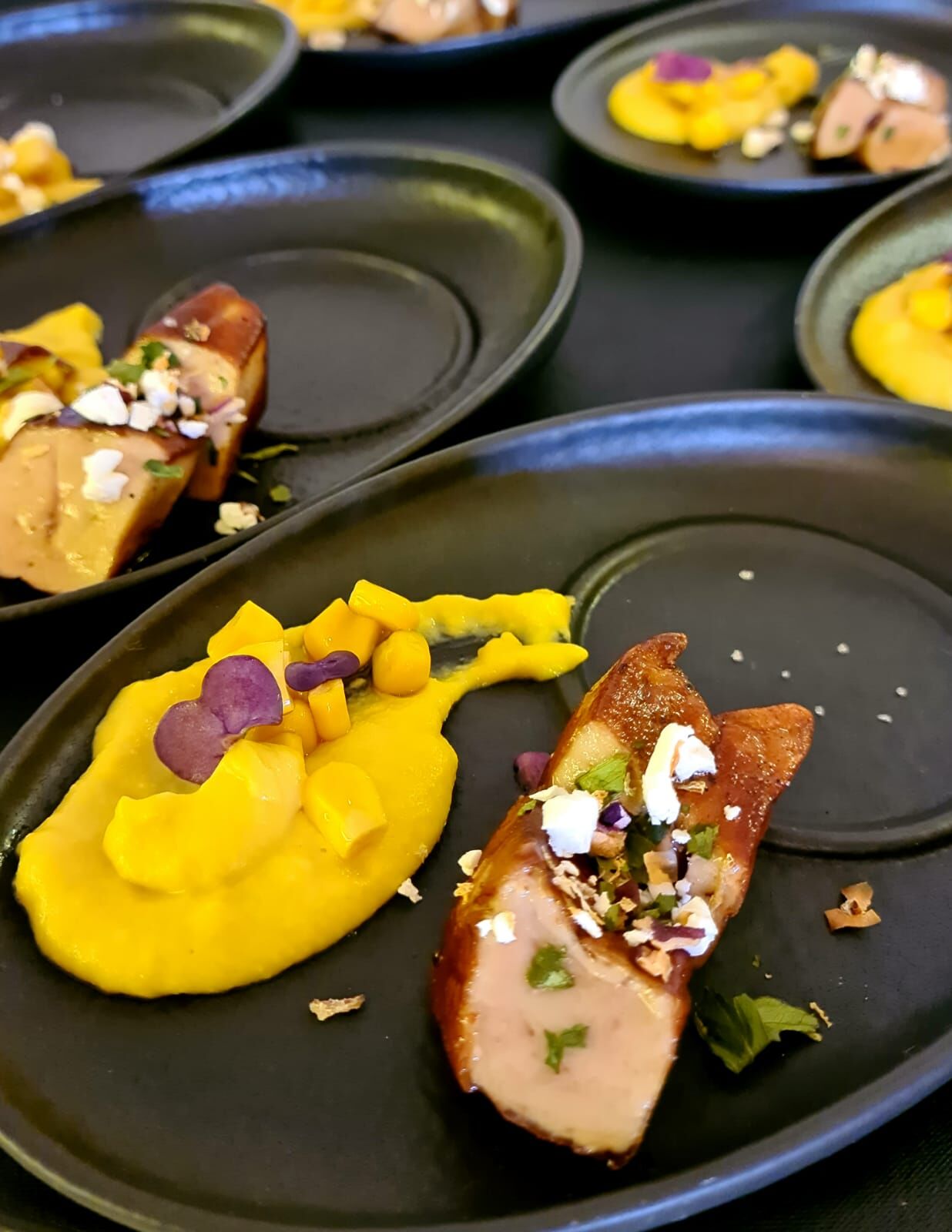 Mise en bouche
- Foie gras poêlé , maïs en plusieurs textures