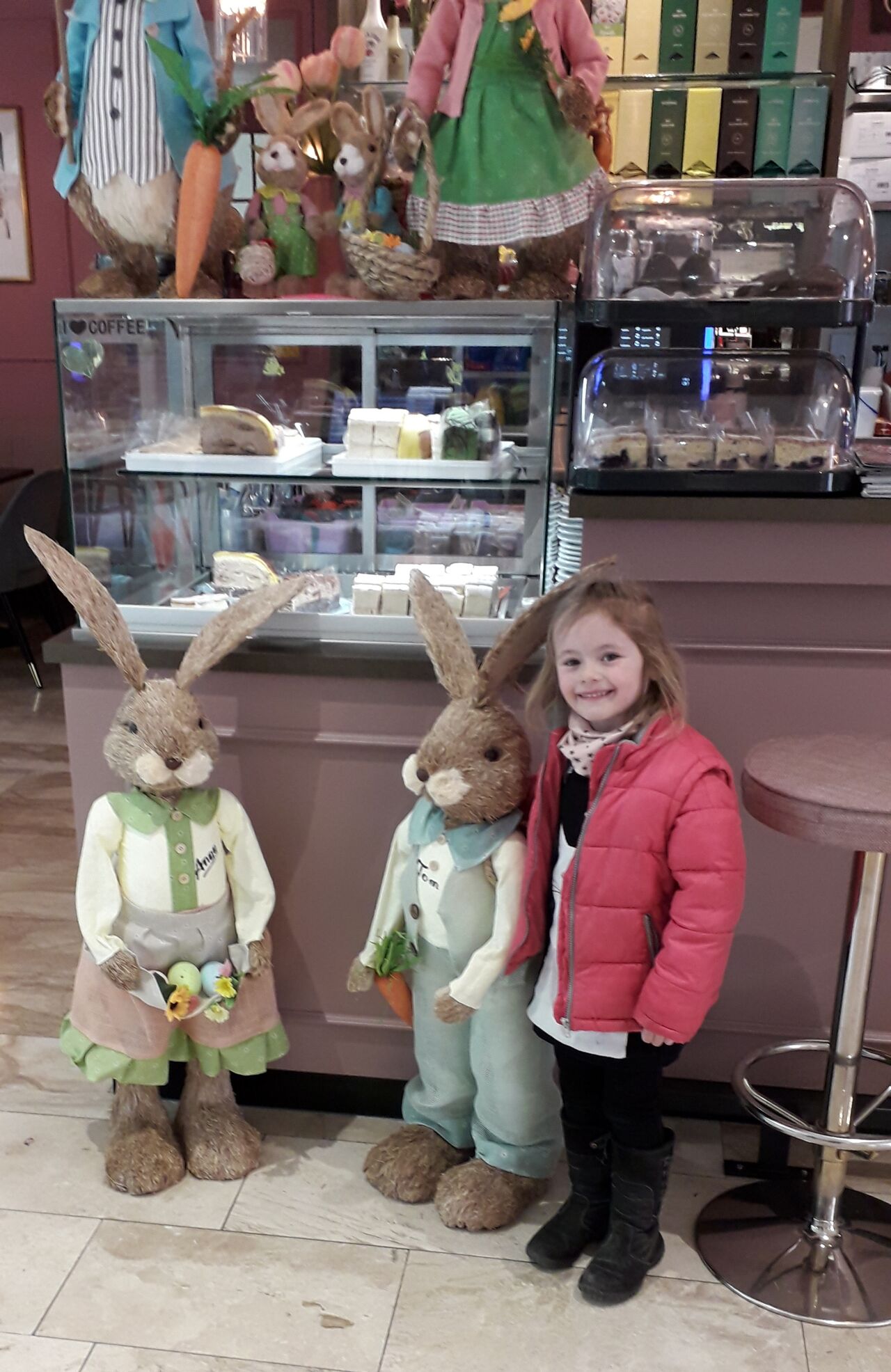 die nette Elisa freut sich schon auf OSTERN...