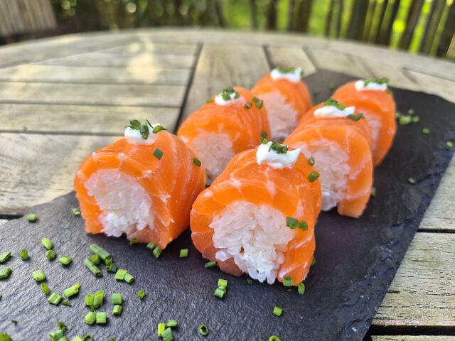 Salmon Cheese roll / 7 €