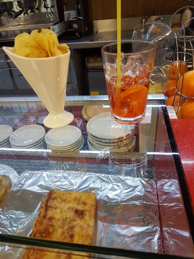 E ora dell'aperitivo venite a provare il nostro insaziabile spritz!