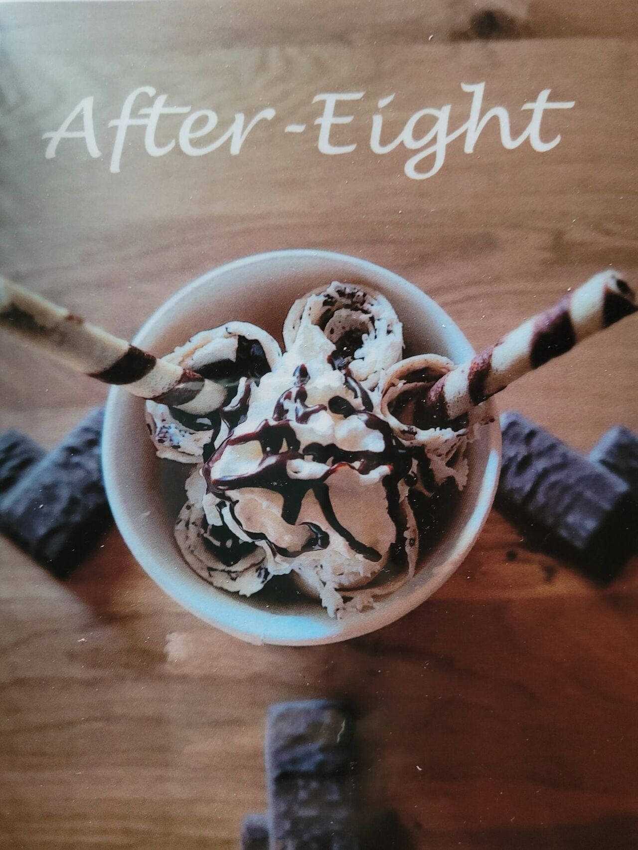 Genießen Sie die feine englische Art mit unserem Ice-Roll-Becher After-Eight.