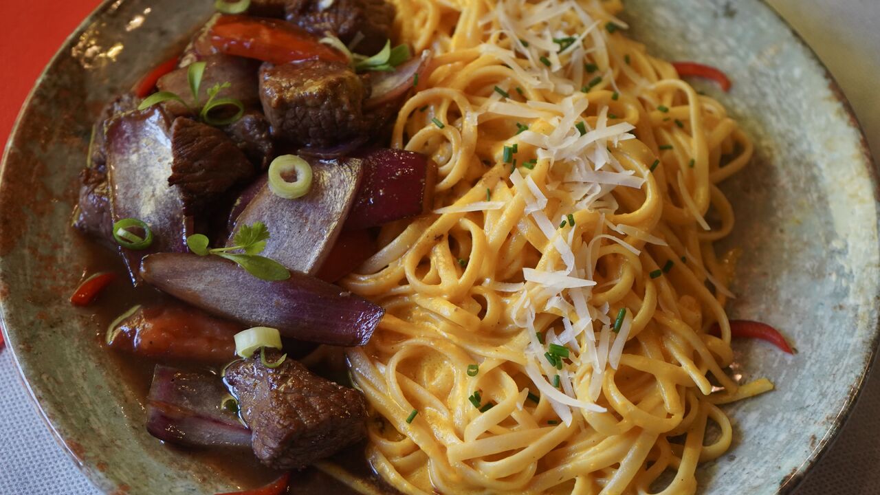 TALLARINES A LA HUANCAINA 