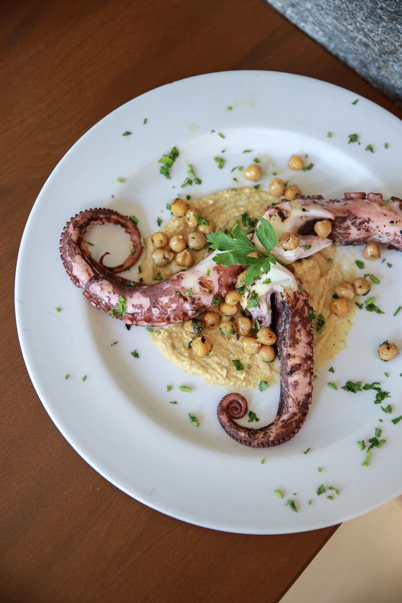 -- POLPO ALLA GRIGLIA CON VELLUTATA DI CECI --