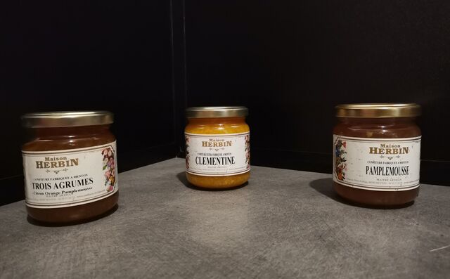 confiture 230g=trois agrumes, pamplemousse=5.80€ le pot, clémentine = 6.10€ le pot