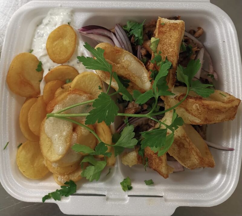 Gyros und Kalamaris
Mit Tzaziki dazu KnoblauchKartoffeln ? Nr 49