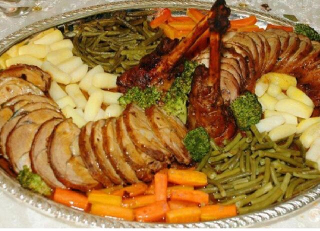 Rôti de Bœuf à la Marocaine
(Rôti de Bœuf cuite au four avec ces légumes)
Sur commande