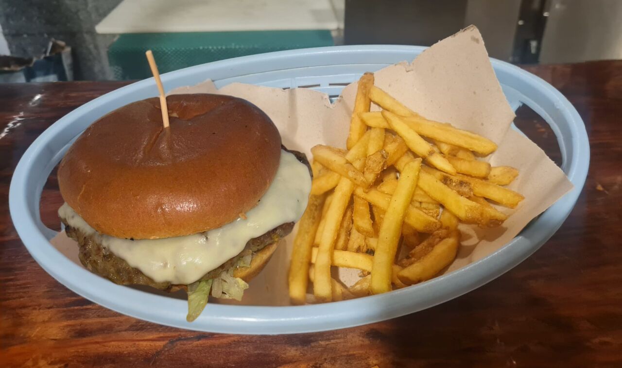 FAMOUS FORTEROSA PORK CHEESEBURGER