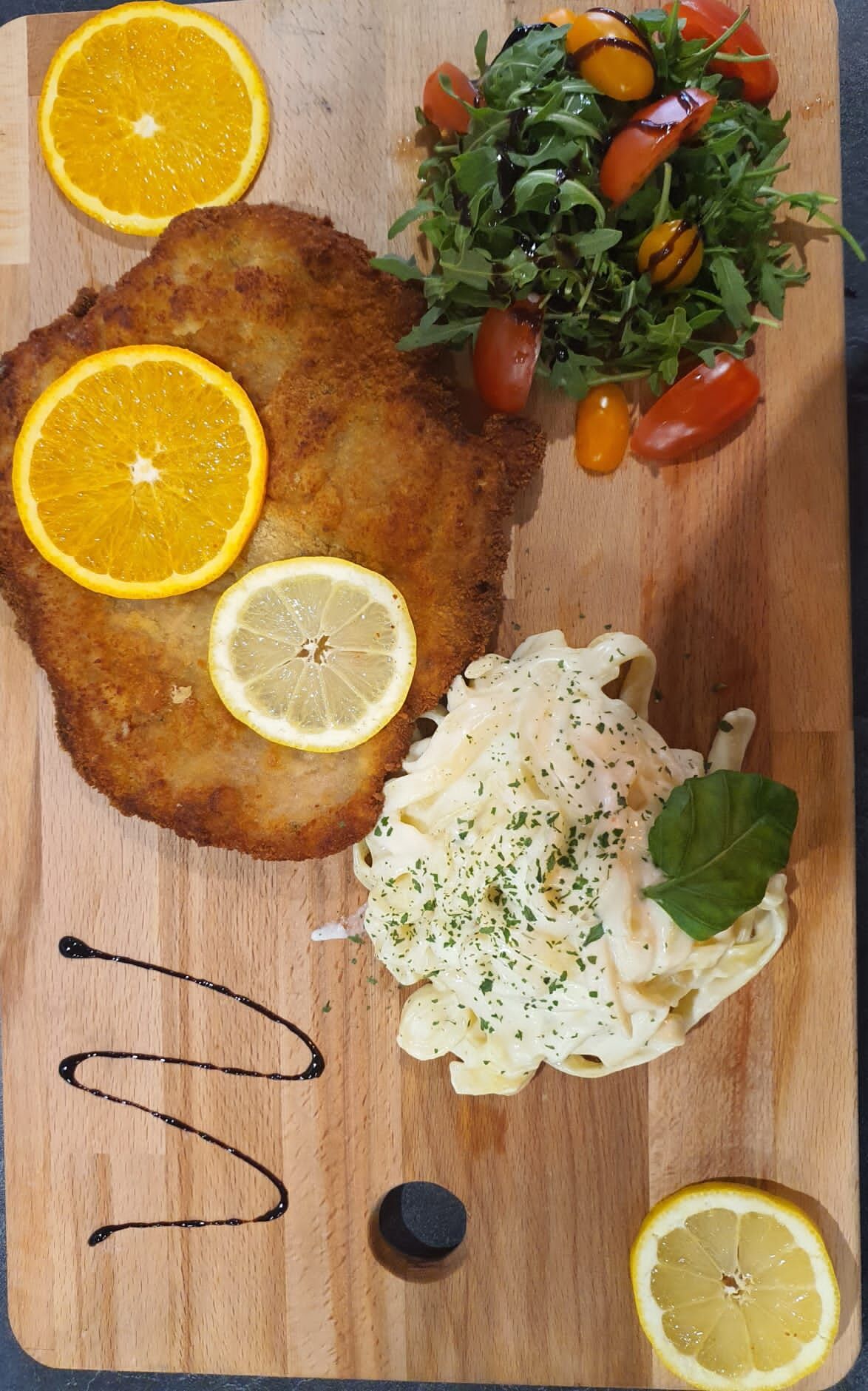 L'incontournable milanaise de veau accompagnée de pâtes fraiches