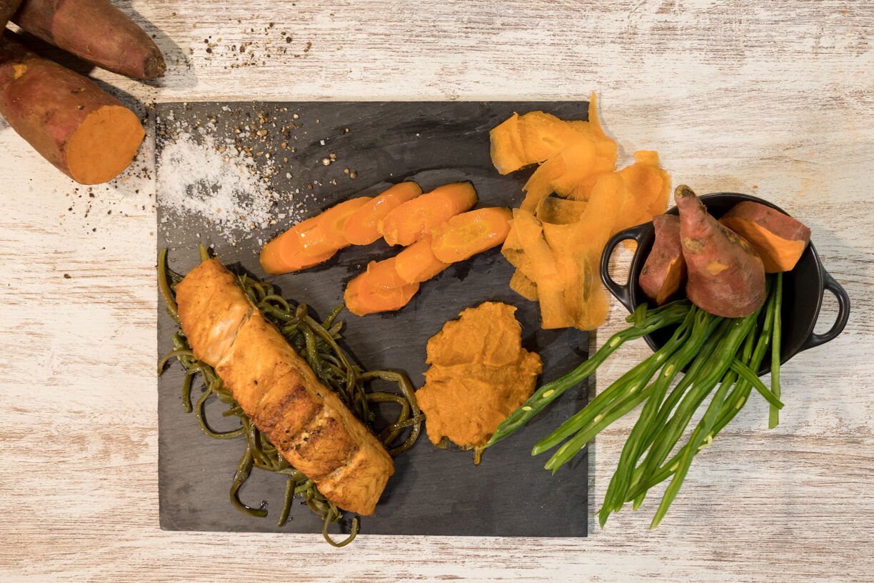 Tranche de salmão com puré de batata doce feijão Verde